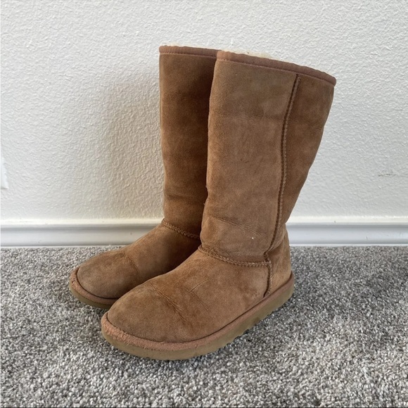 UGG Shoes - UGG Boots Womens 4 Brown  Suede Leather Sheepskin Lining Comfort S/N 5229 Cozy